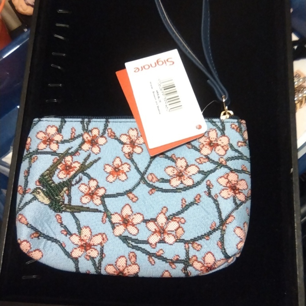 Signare tapestry design wristlet